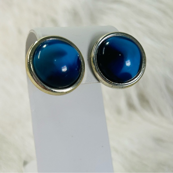 Vintage Jewelry - VINTAGE Blue Cabochon Clip On Earrings